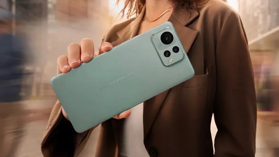 Asus Zenfone 12 Ultra green back design
