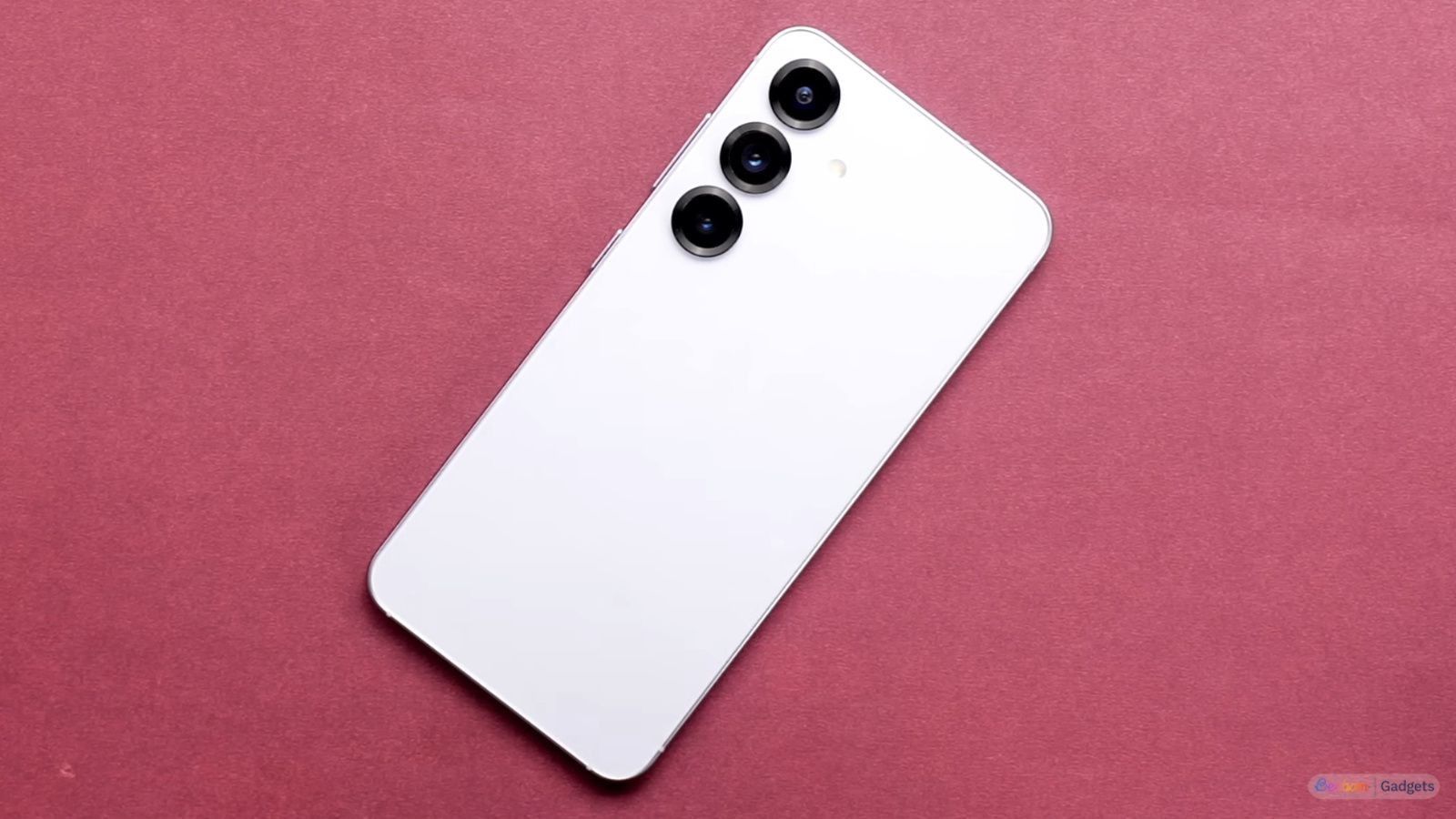 Samsung Galaxy S26 and S26+ Renders Leaked Yet Again Ahead of Launch thumbnail