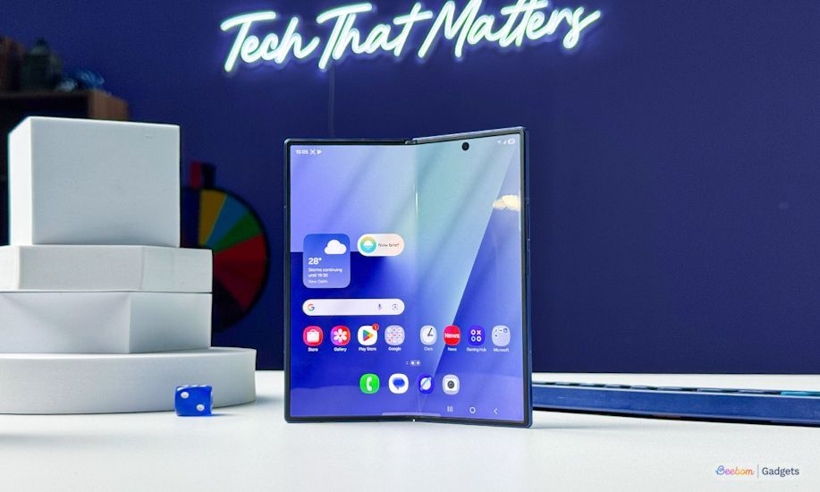 Samsung Galaxy Z Fold 8 unfolded from the front Samsung Galaxy Z Fold 8 unfolded from the front