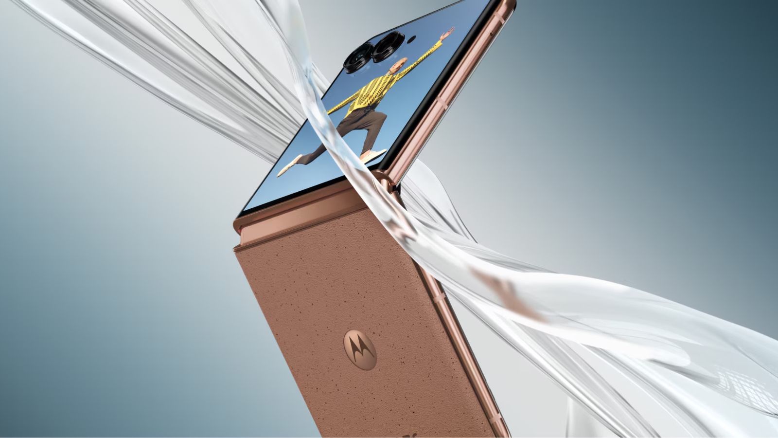 Motorola Razr Fold Promo Material Surfaces, Launching Later This Year thumbnail