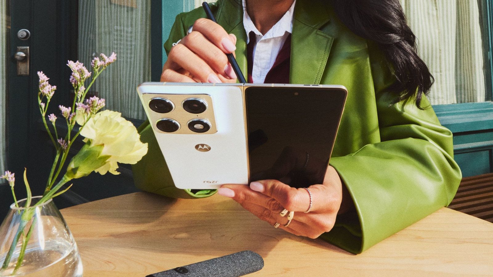 Motorola Razr Fold Renders Leak and Reveal Brand's First Book-Style Foldable