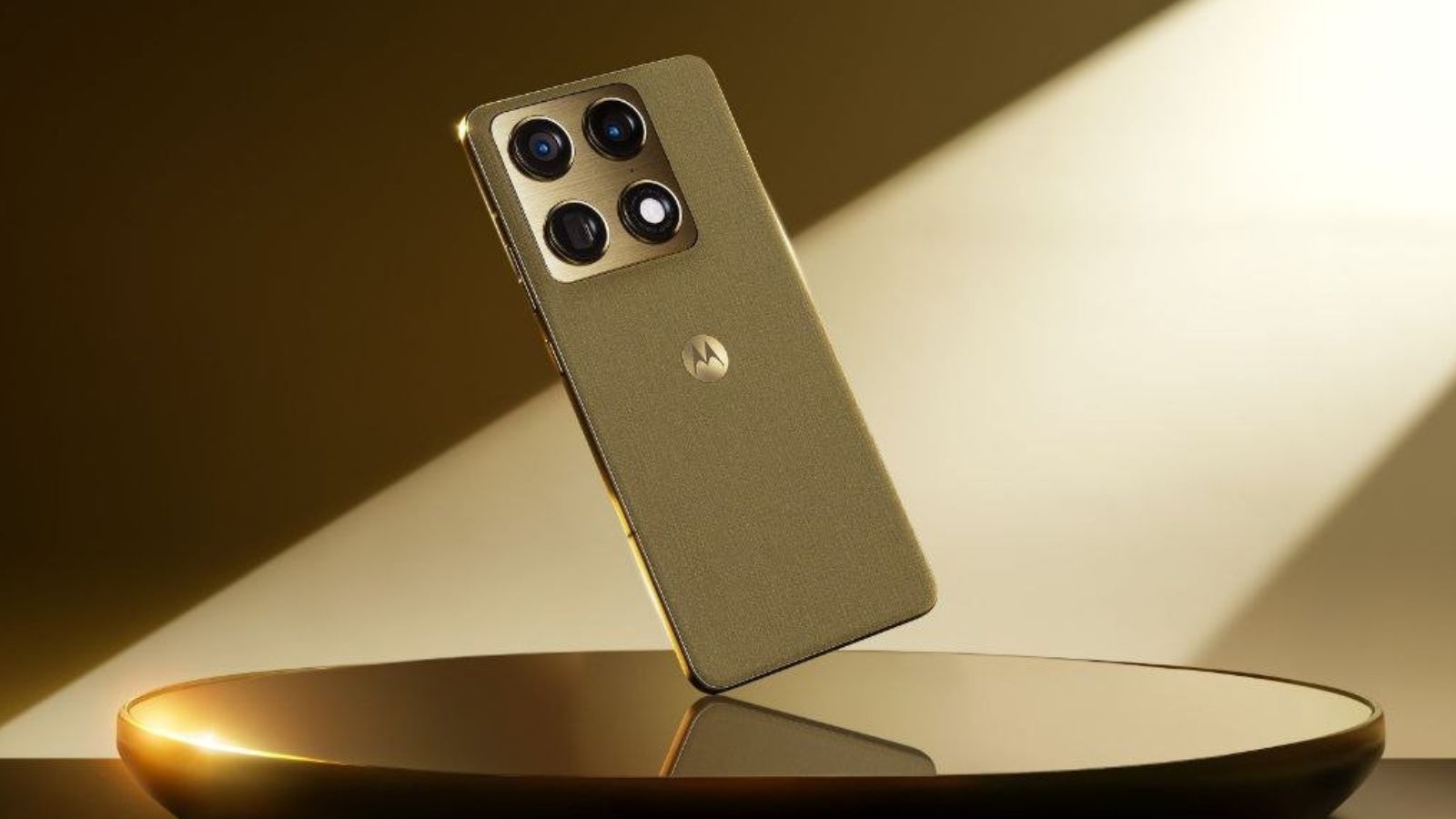 Motorola Signature Launched in India with Snapdragon 8 Gen 5 and 5,200mAh Battery thumbnail