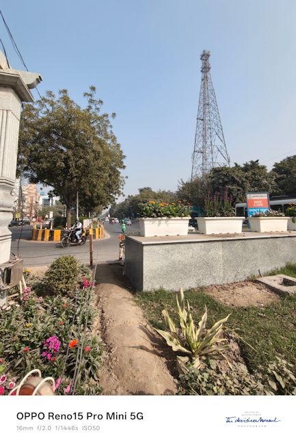 Reno 15 Pro Mini 16mm day shot street Reno 15 Pro Mini 16mm day shot street