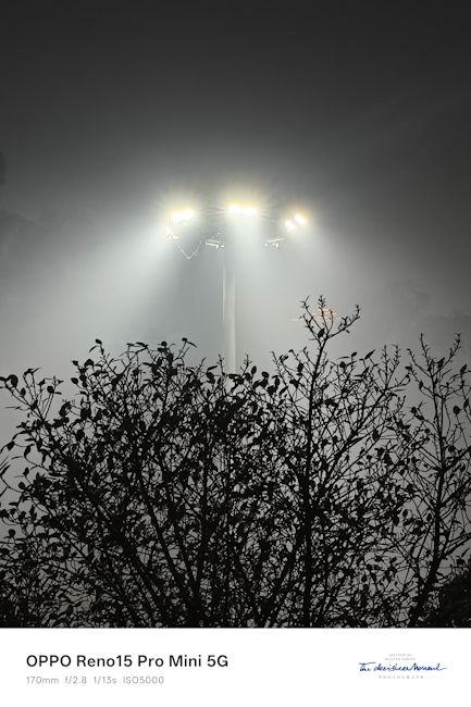 Oppo Reno 15 Pro Mini 170mm park light Oppo Reno 15 Pro Mini 170mm park light