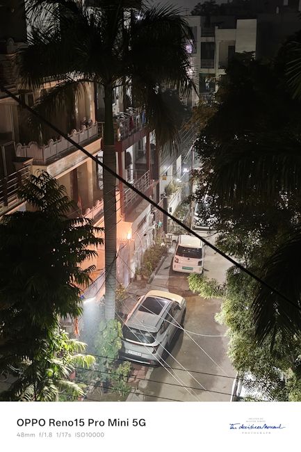 Oppo Reno 15 Pro Mini 48mm street shot night Oppo Reno 15 Pro Mini 48mm street shot night