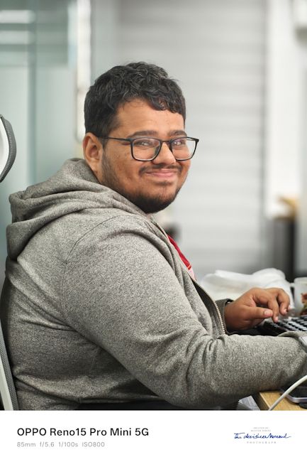 Reno 15 Pro Mini portrait shot Reno 15 Pro Mini portrait shot