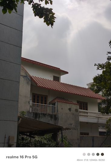 Realme 16 Pro 46mm day shot building