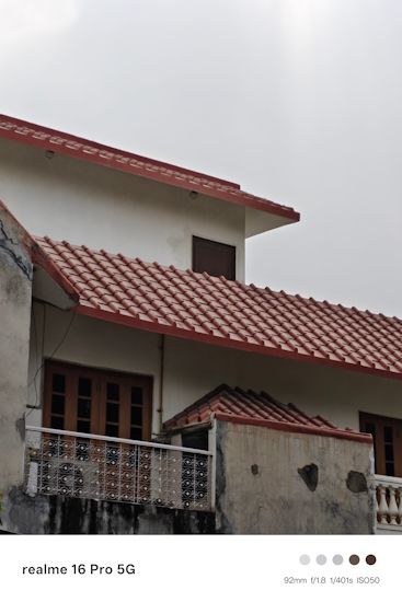 Realme 16 Pro 92mm day shot building