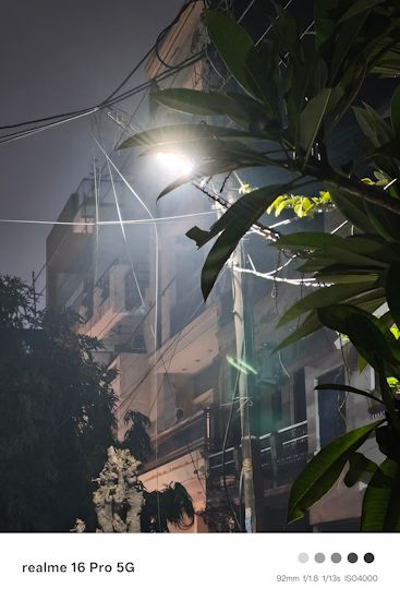 Realme 16 Pro 92mm night shot street