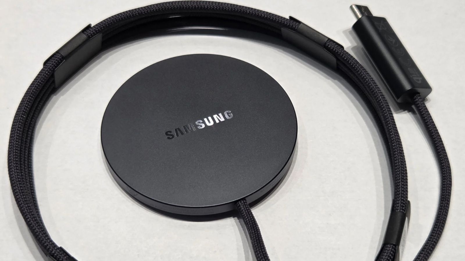 Samsung 25W magnetic wireless charger design