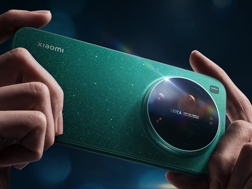 Xiaomi 17 Ultra in Starry Green