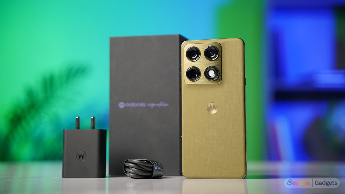 Motorola Signature box contents showcase