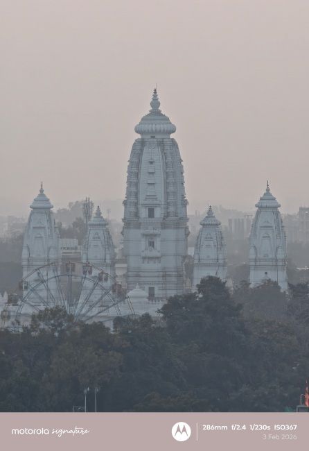 Motorola Signature Zoomed in shot 2