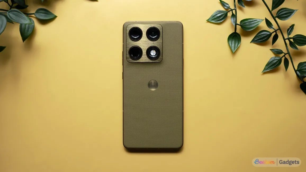 Motorola Signature green back panel design showcased Motorola Signature green back panel design showcased