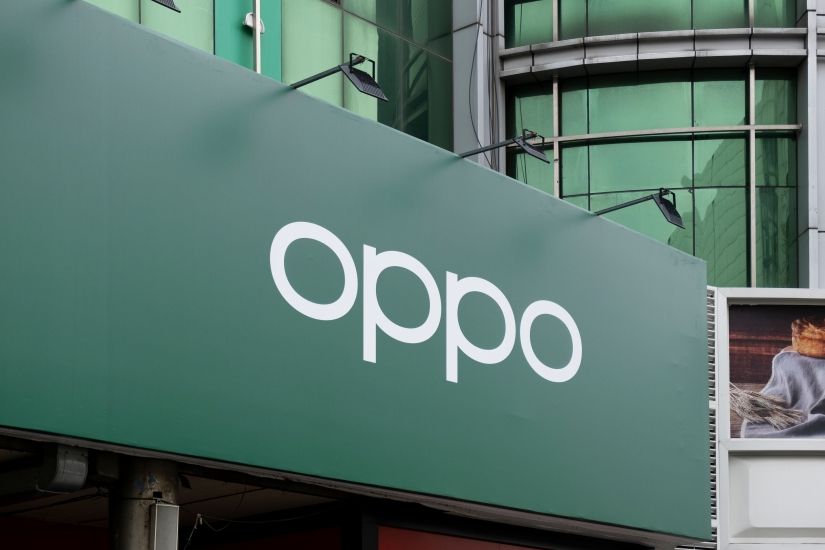 Oppo green banner with floodlights