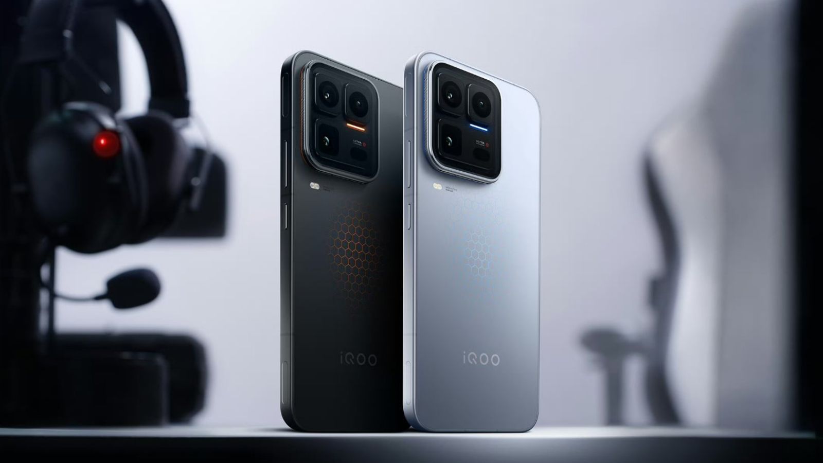 iQOO 15 Ultra with Snapdragon 8 Elite Gen 5, Built-in Shoulder Triggers and Cooling Fan Launched in China thumbnail
