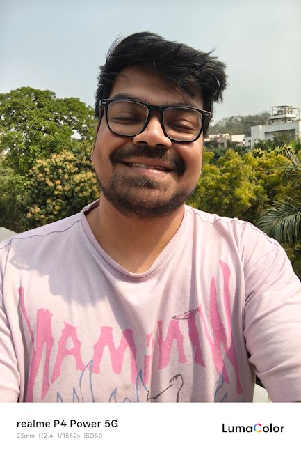 Realme P4 Power outdoor selfie Realme P4 Power outdoor selfie