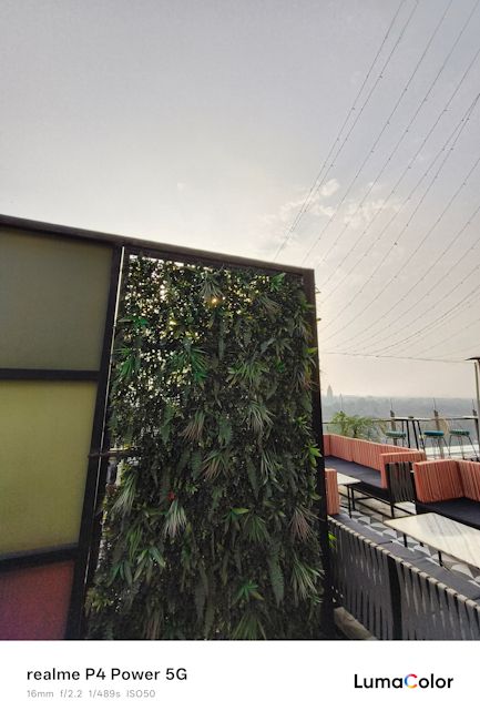 Realme P4 Power 16mm shot grass Realme P4 Power 16mm shot grass