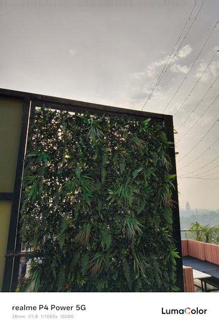 Realme P4 Power 26mm shot grass Realme P4 Power 26mm shot grass