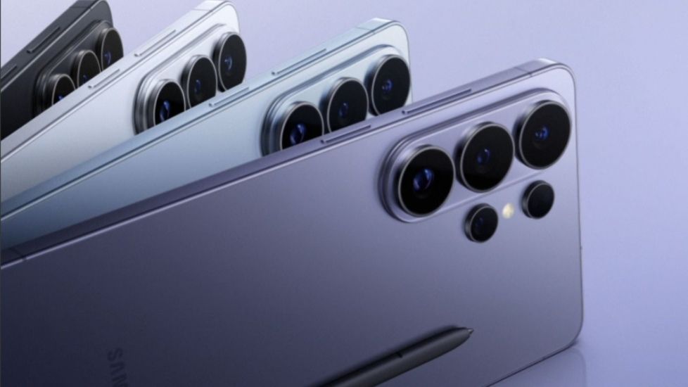 Samsung Galaxy S26 Ultra from the back with S pen