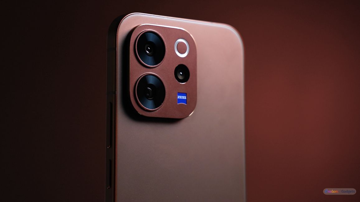 Vivo V70 Elite red back design showcased Vivo V70 Elite red back design showcased