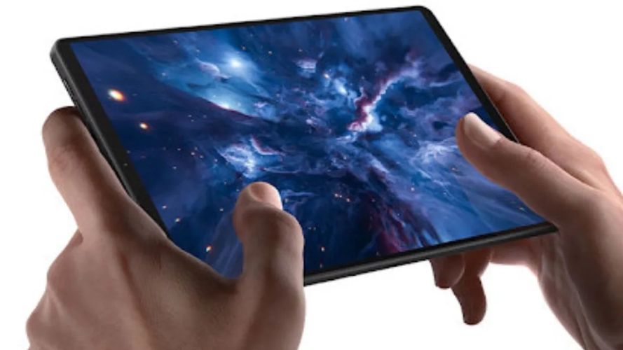 Lenovo Y700 Gen 4 in hand