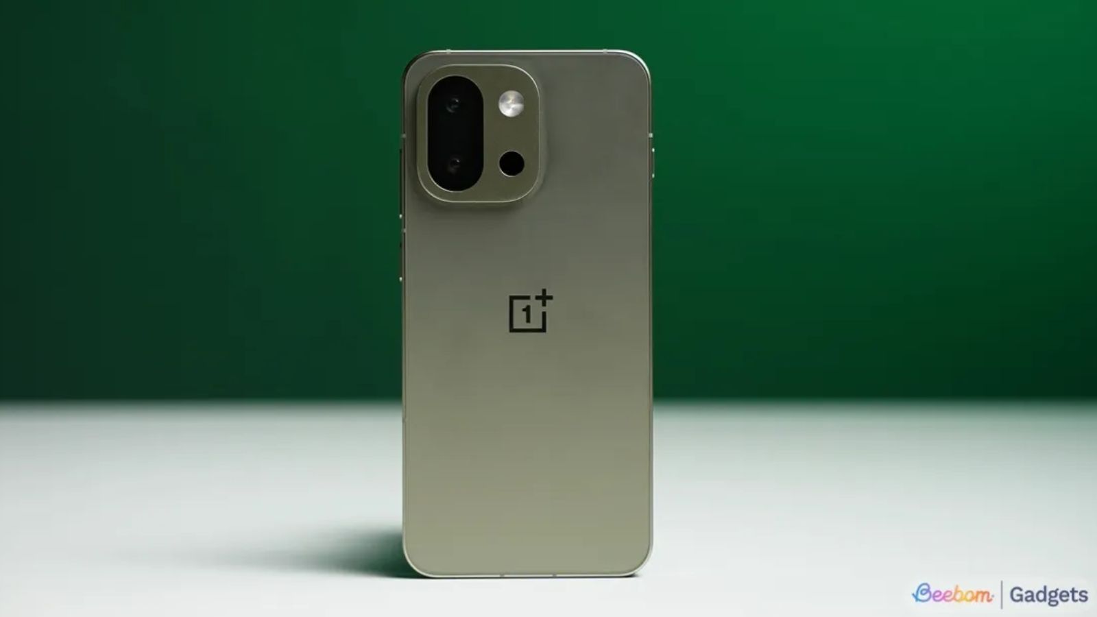 OnePlus 15T with Snapdragon 8 Elite Gen 5 Lands on Geekbench thumbnail