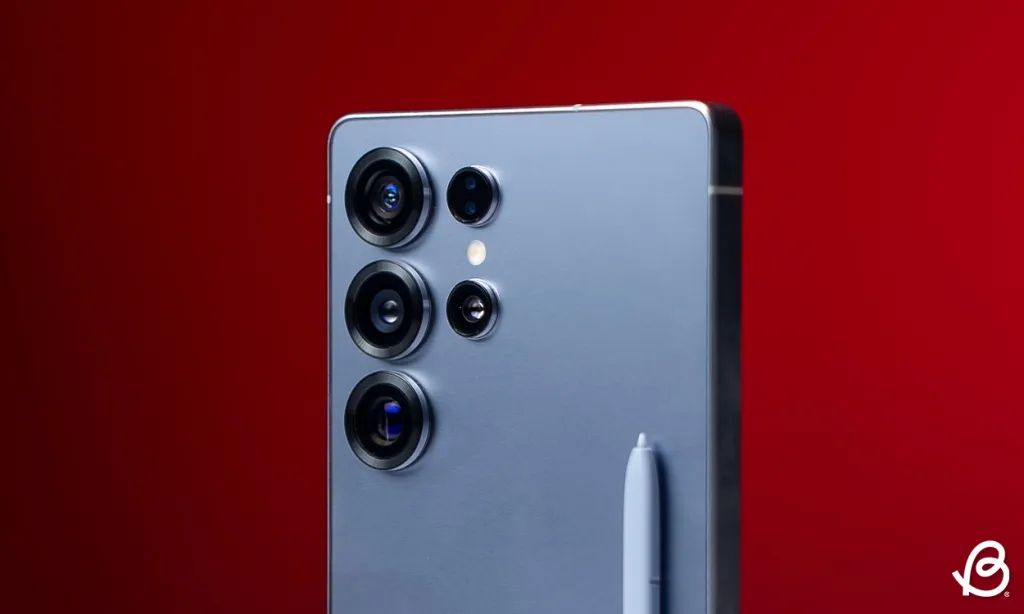 Samsung Galaxy S25 Ultra closeup with S Pen Samsung Galaxy S25 Ultra closeup with S Pen