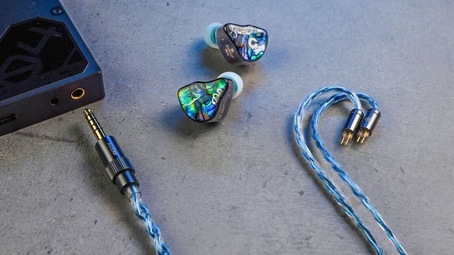 Headphone Zone x Juzear Defiant closeup shot wire