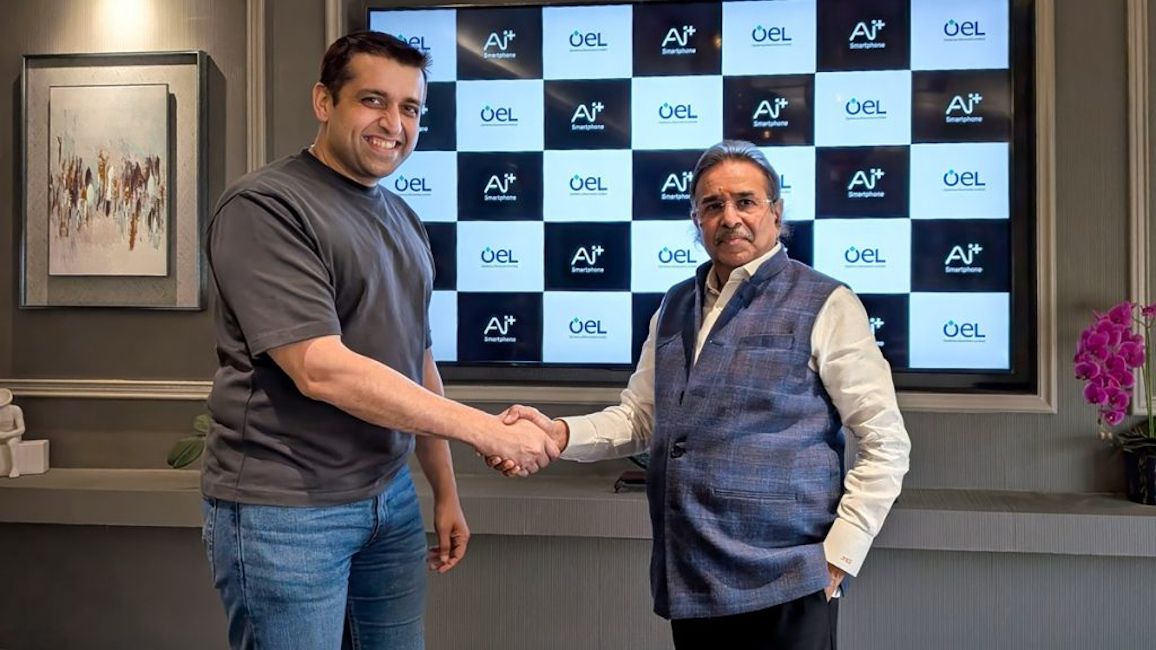 Ai+ and Optiemus leaders shake hands