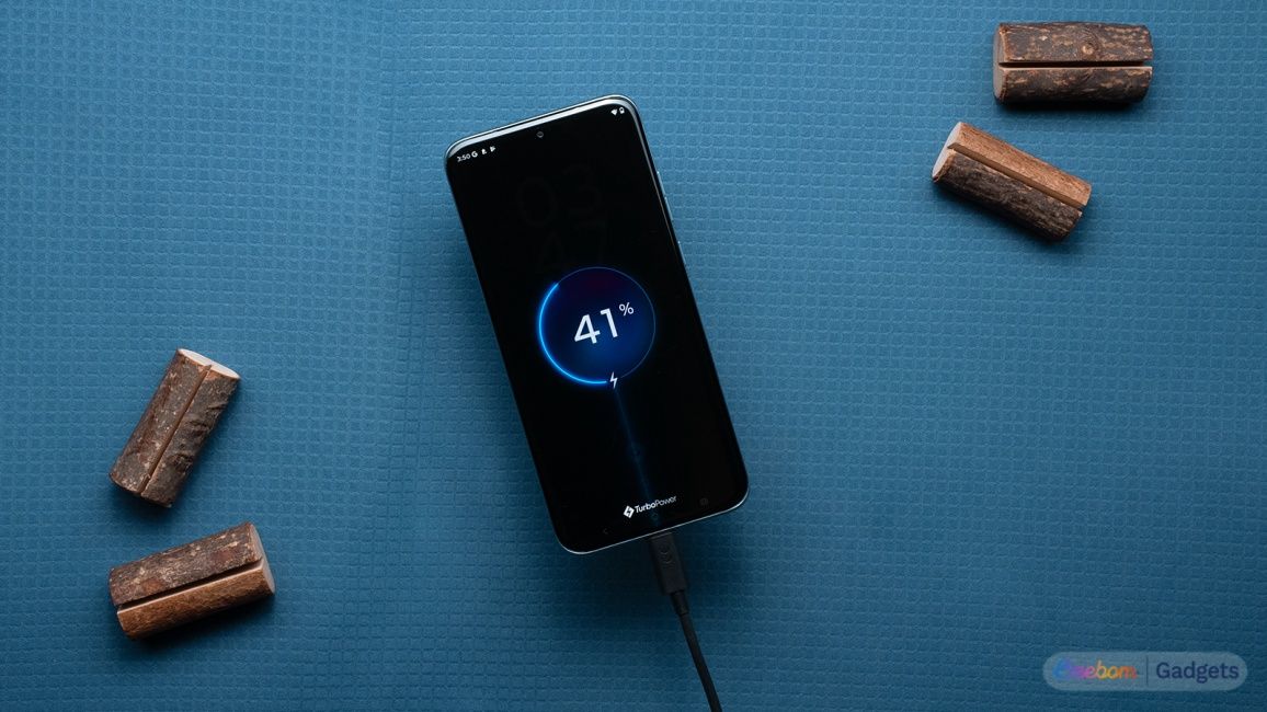 Motorola Edge 70 Fusion charging