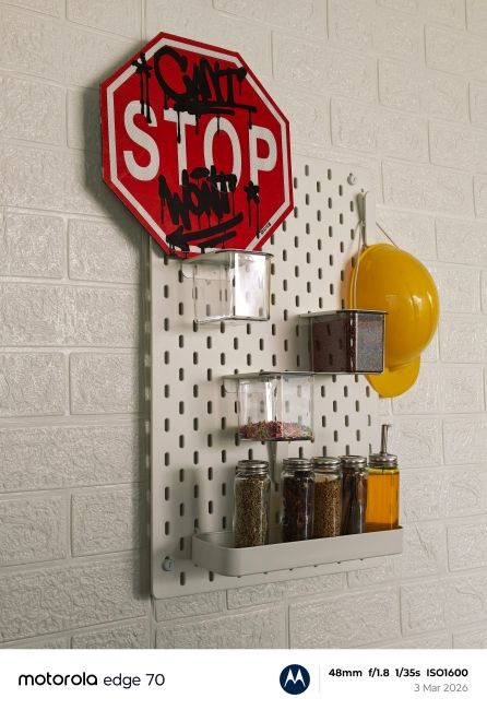 Motorola Edge 70 Main Camera Indoor Shot 