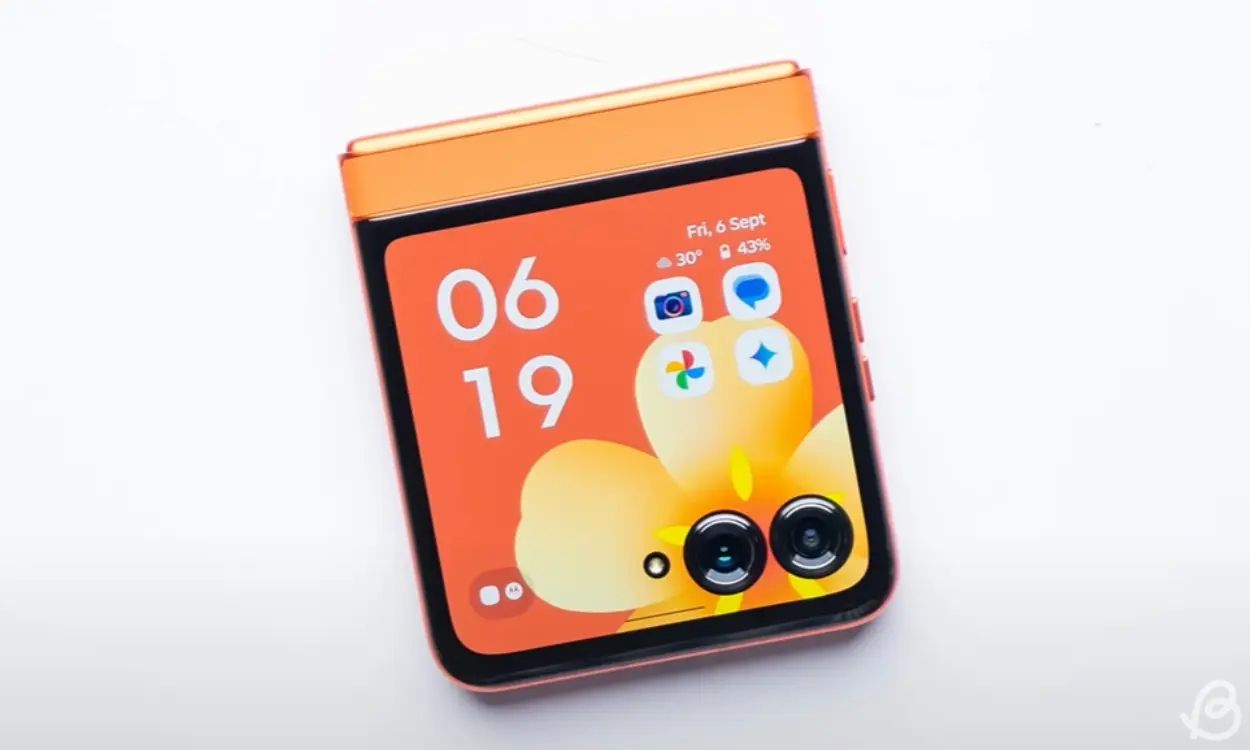 Motorola Razr 50 cover display