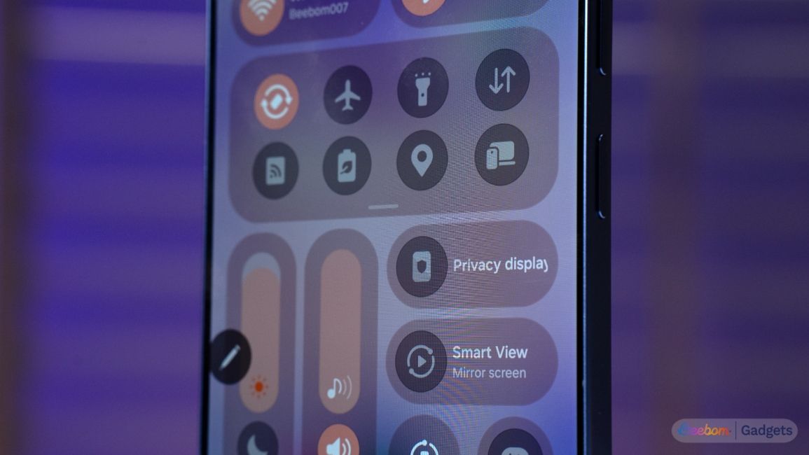 Samsung Galaxy S26 Ultra privacy display showcase