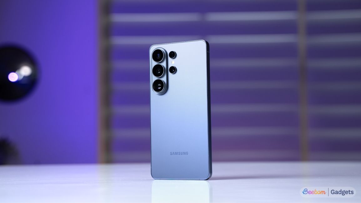 Samsung Galaxy S26 Ultra standing upright against a purple background