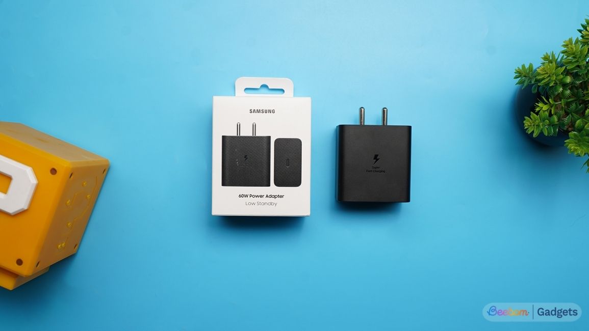 Samsung official Super fast Charger for Samsung Galaxy S26 Ultra top down shot on a blue background