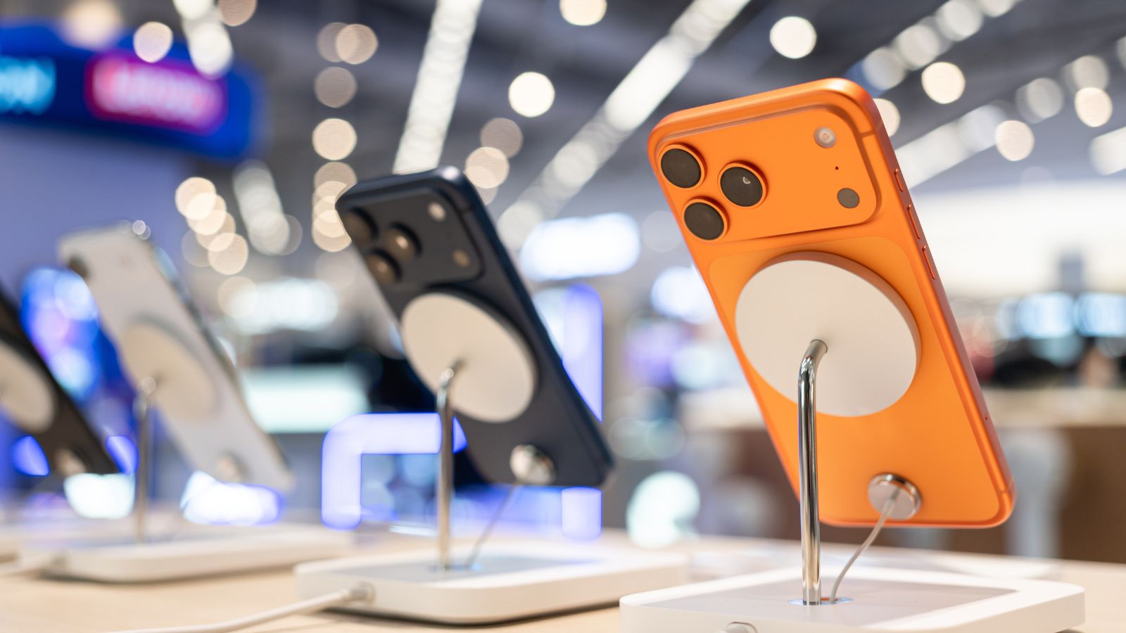 Apple iPhone 17 Pro in Apple Store