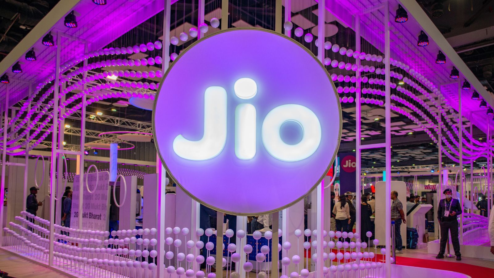 Jio Enables Free Incoming SMS Service over Wi-Fi for International Travellers thumbnail