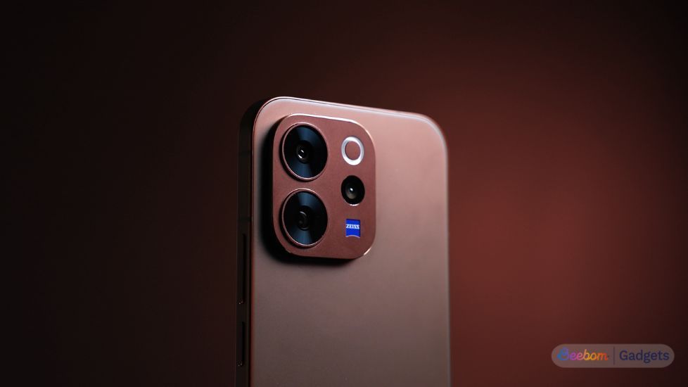 Vivo V70 Elite closeup of cameras