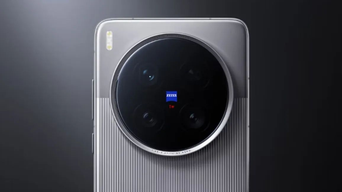 Vivo X200 Ultra from the back