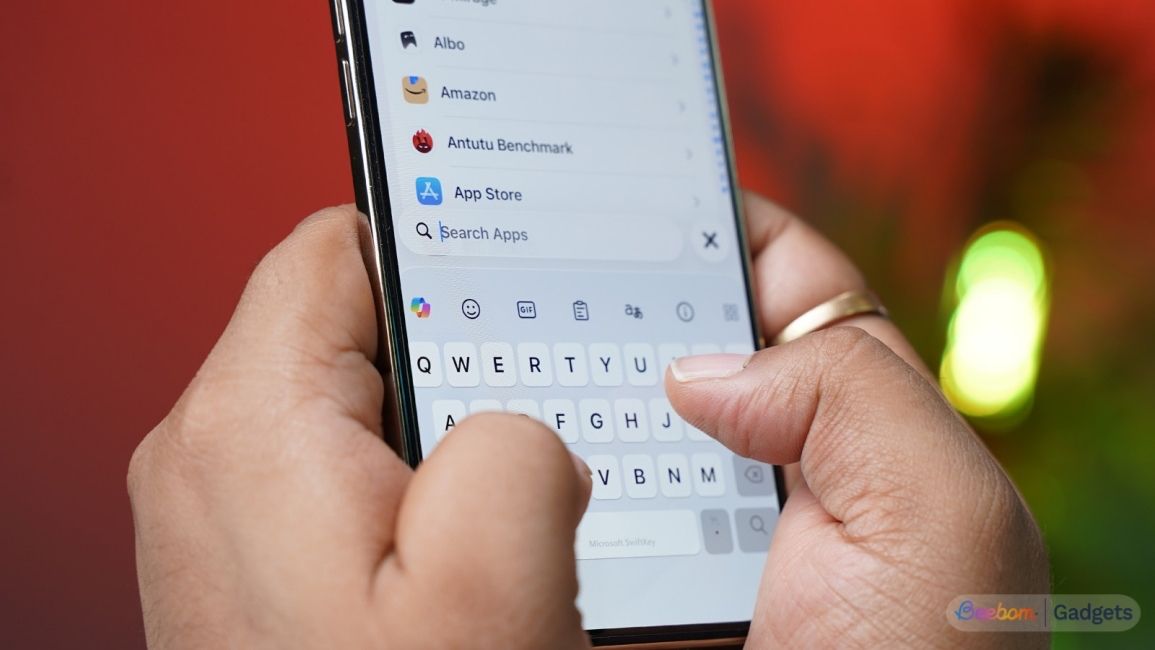 Microsoft-Swiftkey-keyboard-typing-on-an-iPhone-screenshot