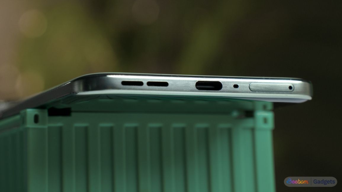 Motorola Edge 70 Pro from the sides1