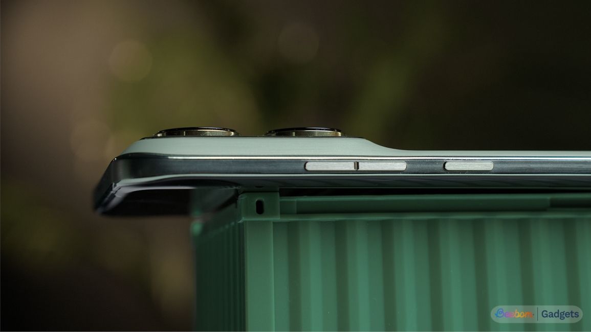 Motorola Edge 70 Pro from the sides 2