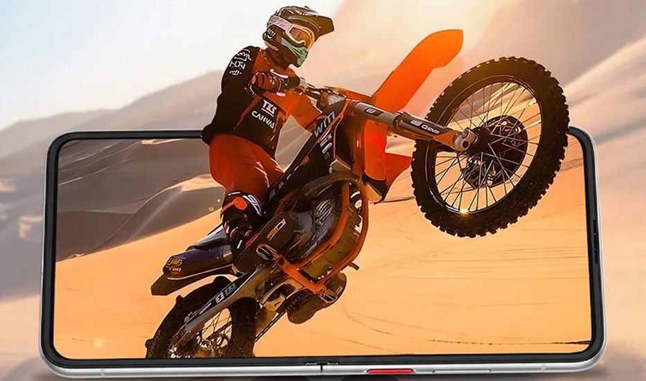 Ai+ Nova Flip 5G display