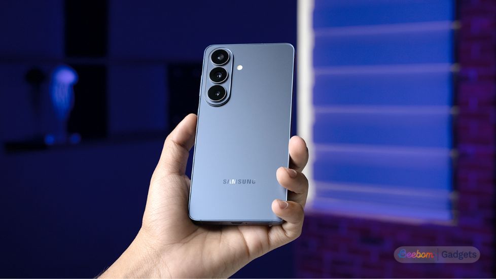 Samsung Galaxy S26 from the back Samsung Galaxy S26 from the back