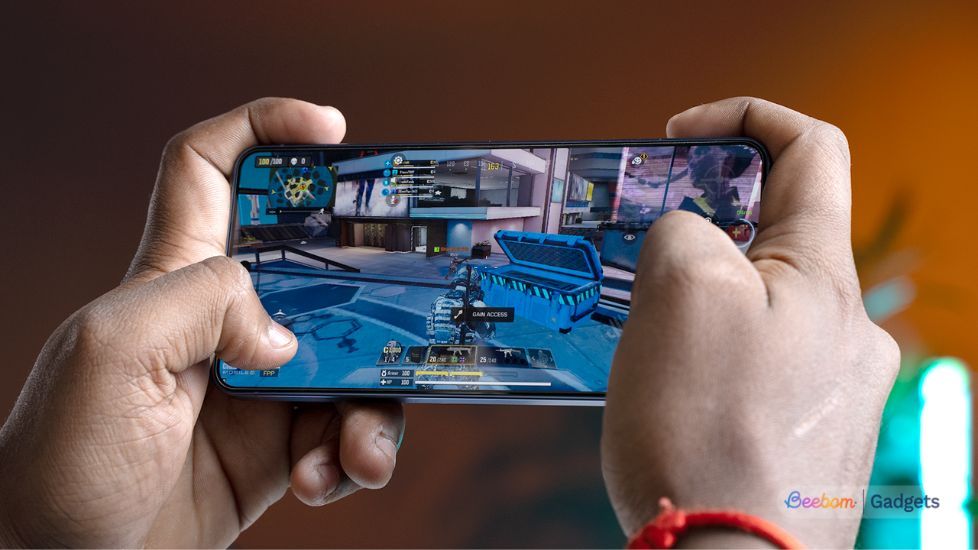 Samsung Galaxy S26 held horizontally while gaming Samsung Galaxy S26 held horizontally while gaming