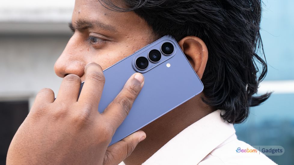 Samsung Galaxy S26 on ear receiving a call Samsung Galaxy S26 on ear receiving a call