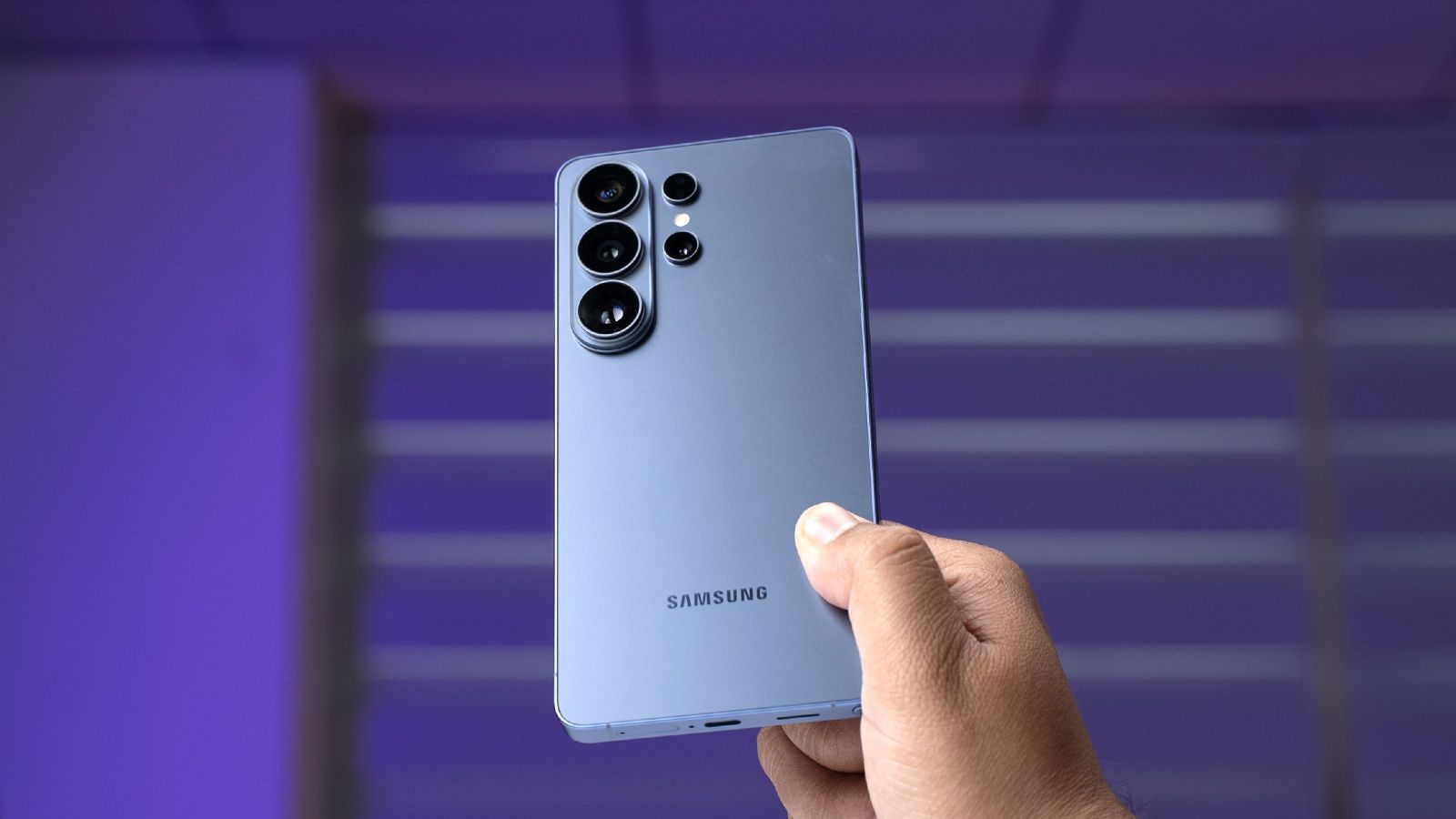 Samsung Galaxy S28 Ultra Could Get Glasses-Free 3D Display thumbnail