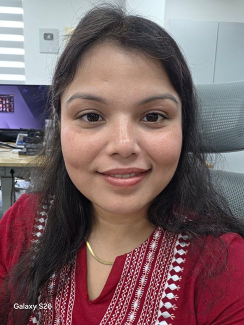 Selfie of a woman on Samsung Galaxy S26 Selfie of a woman on Samsung Galaxy S26