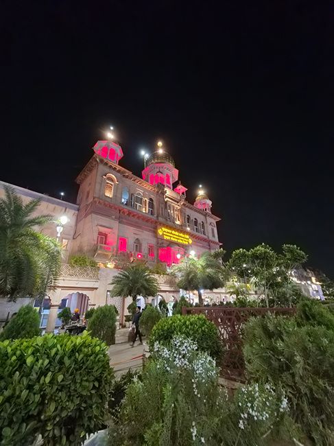 UW shot from outside a building on Samsung Galaxy S26 UW shot from outside a building on Samsung Galaxy S26